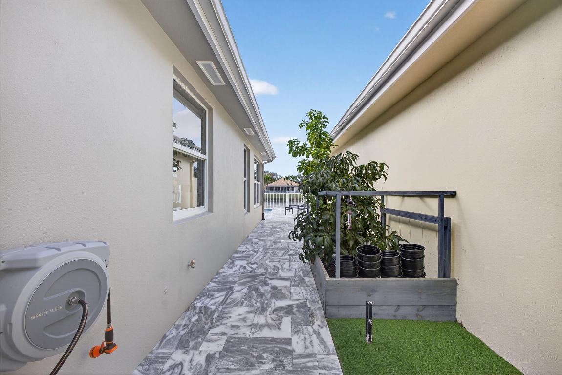 HAMPTONS AT MAPLEWOOD - Residential