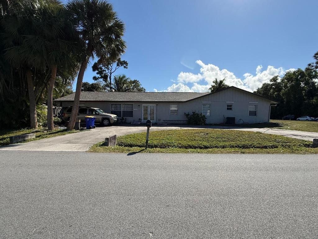 Photo of 2566 SE Bonita Street, Stuart, FL 34997 (MLS # R11157793)
