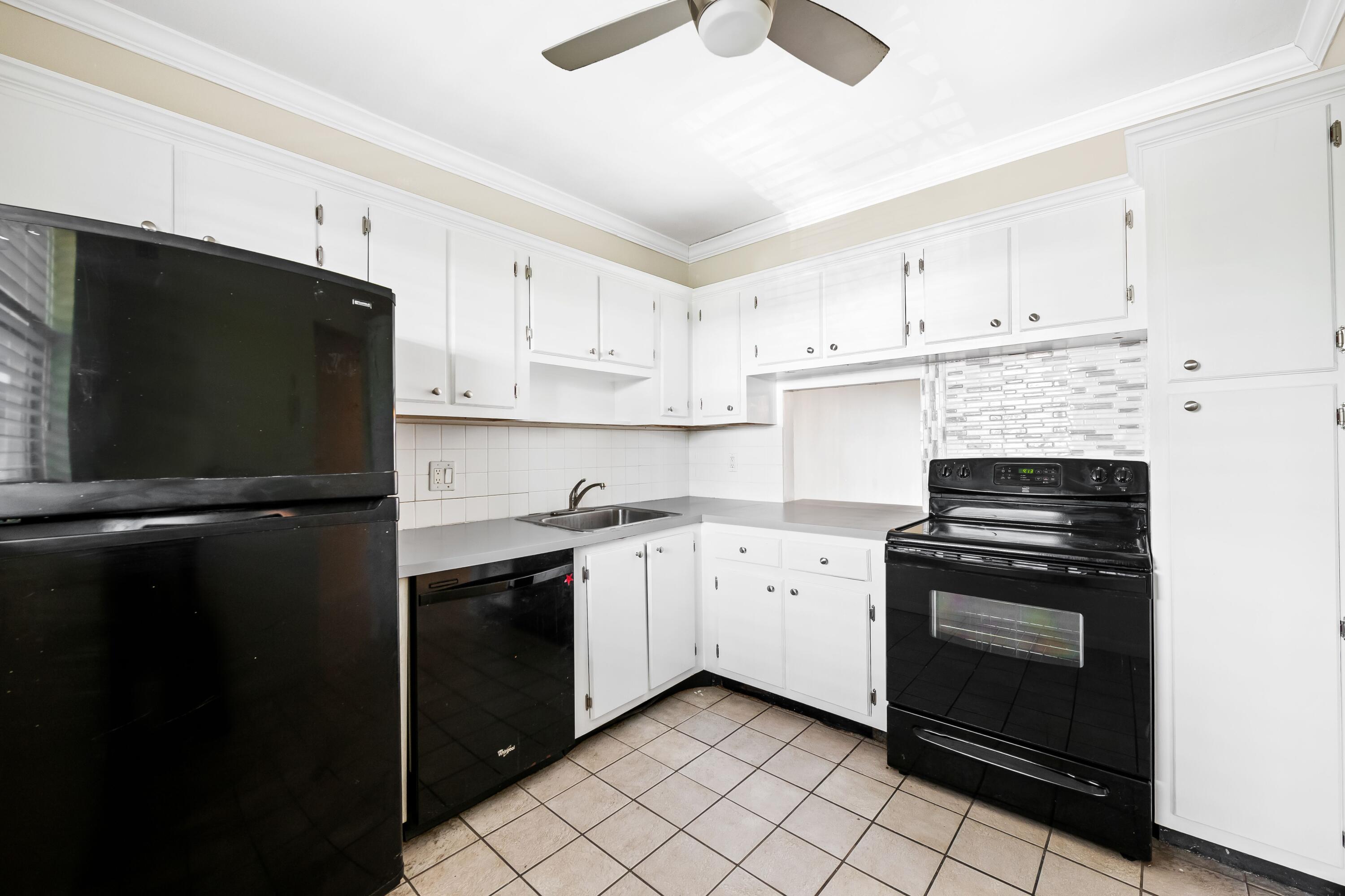 FOXWOOD HOLLOW AT CORAL SPRINGS - Residential
