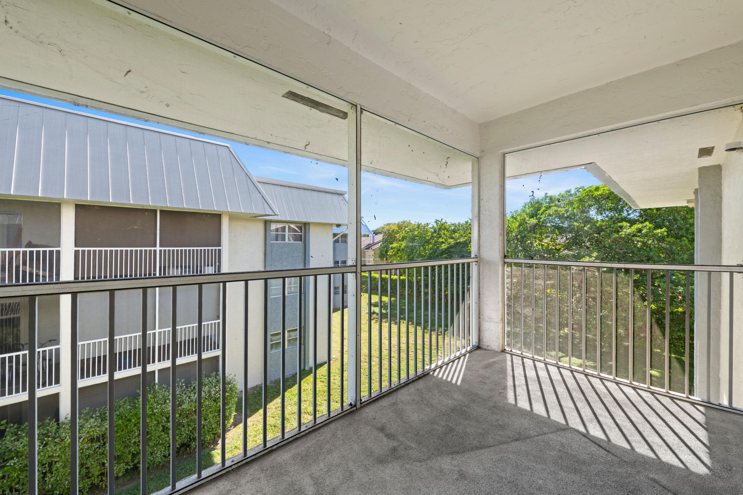 FOXWOOD HOLLOW AT CORAL SPRINGS - Residential