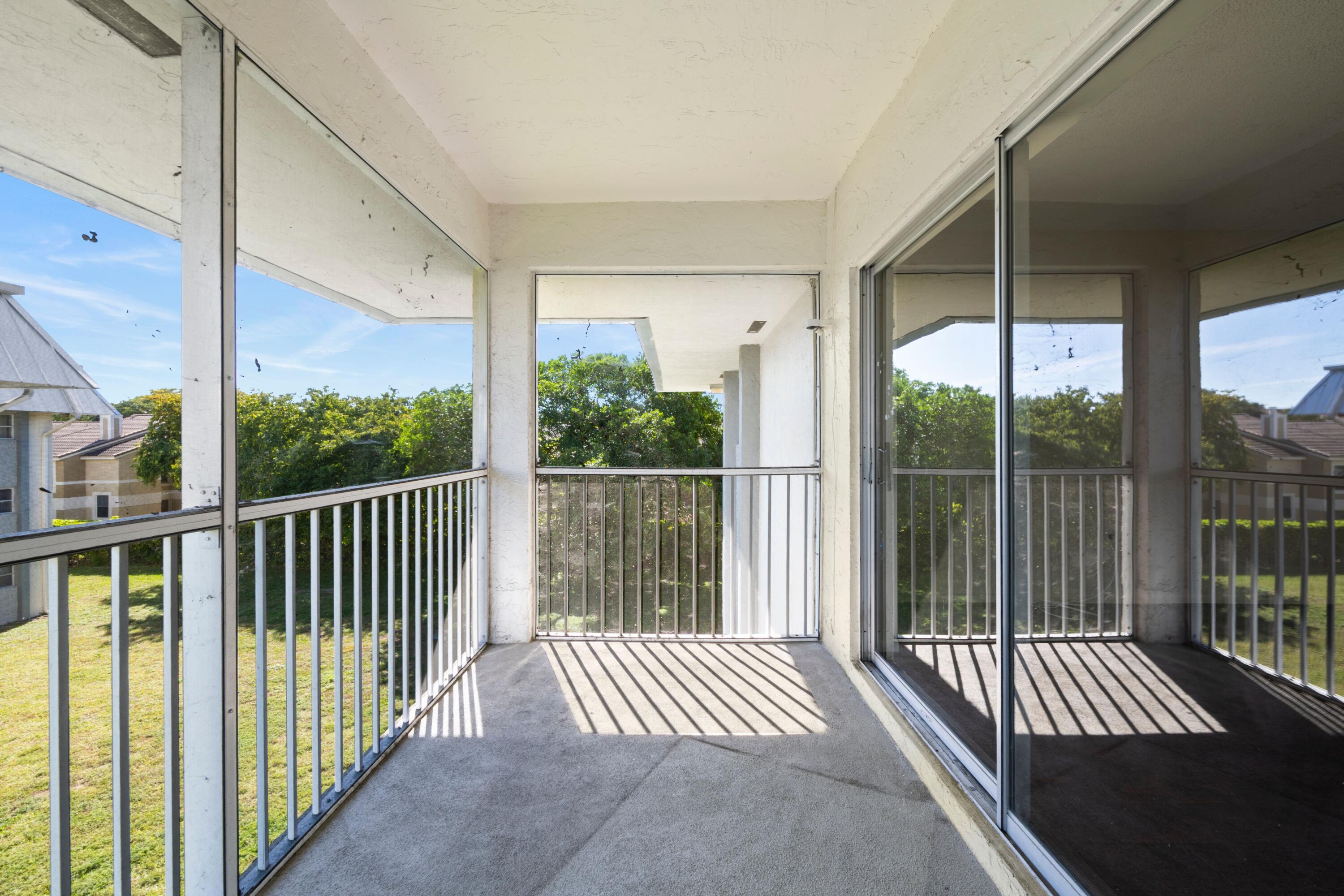 FOXWOOD HOLLOW AT CORAL SPRINGS - Residential