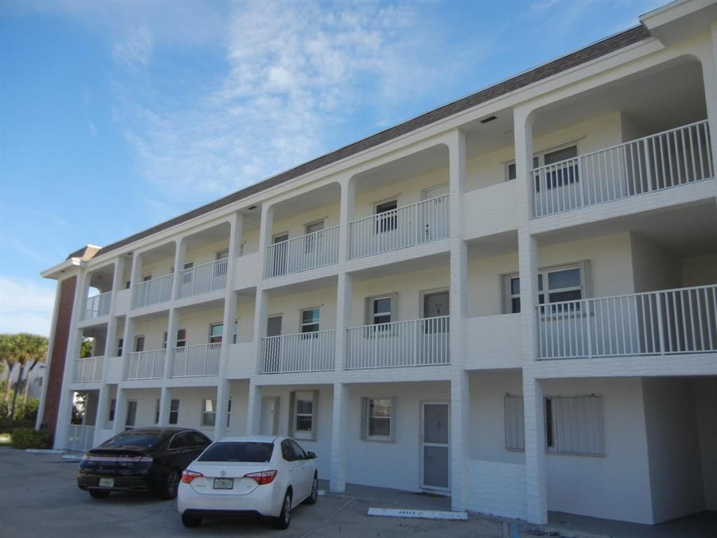 Photo of 236 Castlewood Drive #201, North Palm Beach, FL 33408 (MLS # R10731602)