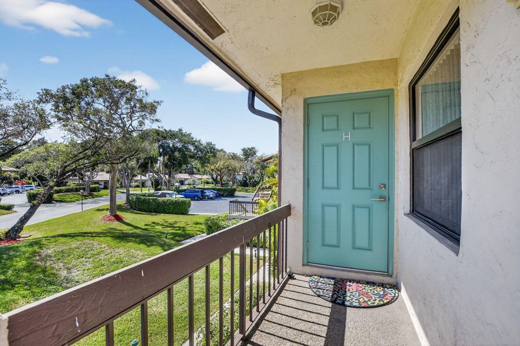 Photo of 21911 Cypress Drive #47- H, Boca Raton, FL 33433 (MLS # R11164405)