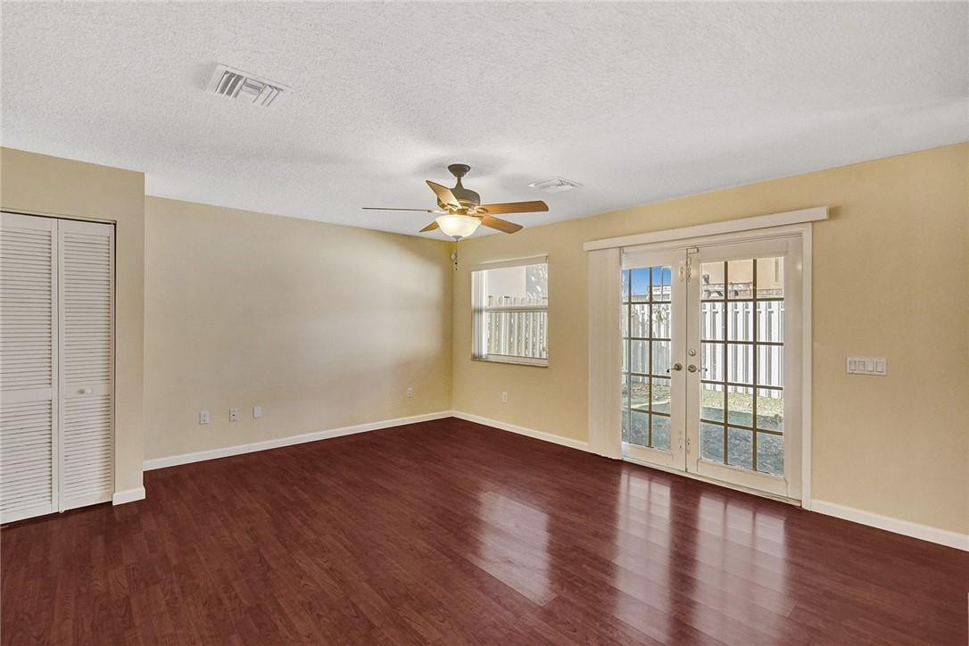 LYONS WEST - Residential