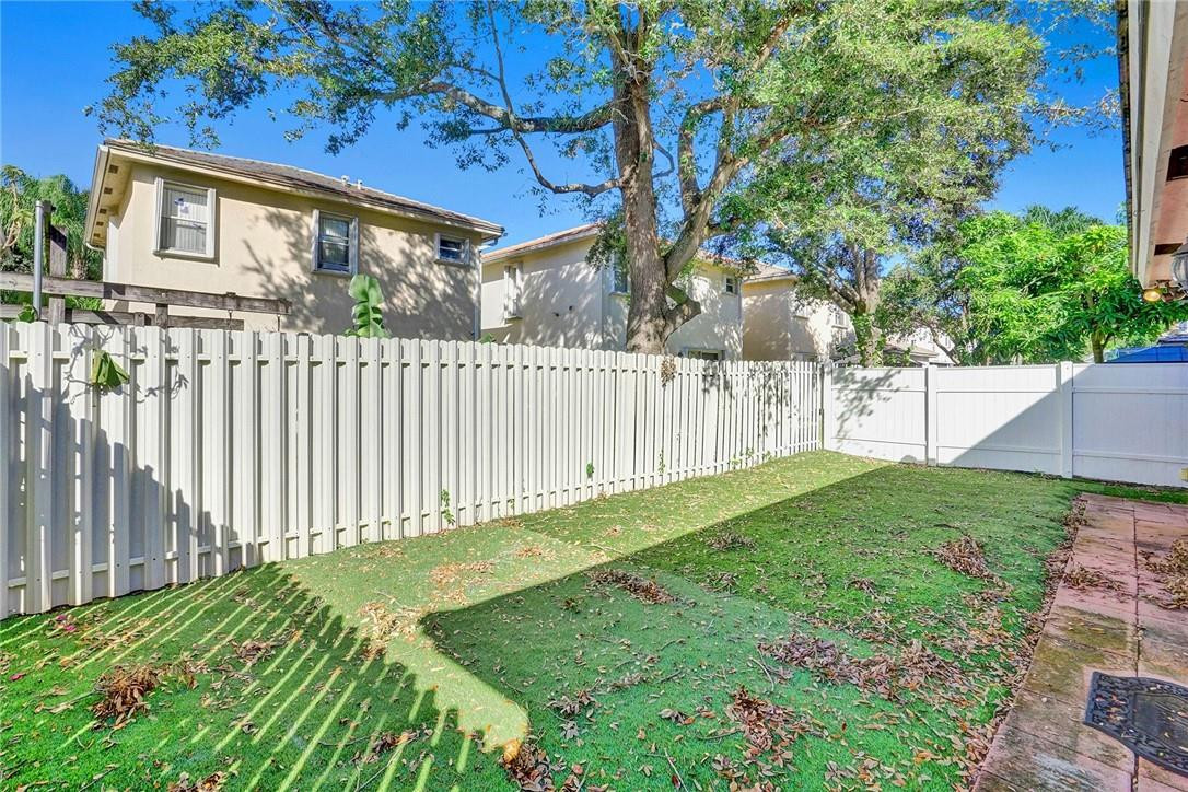 LYONS WEST - Residential