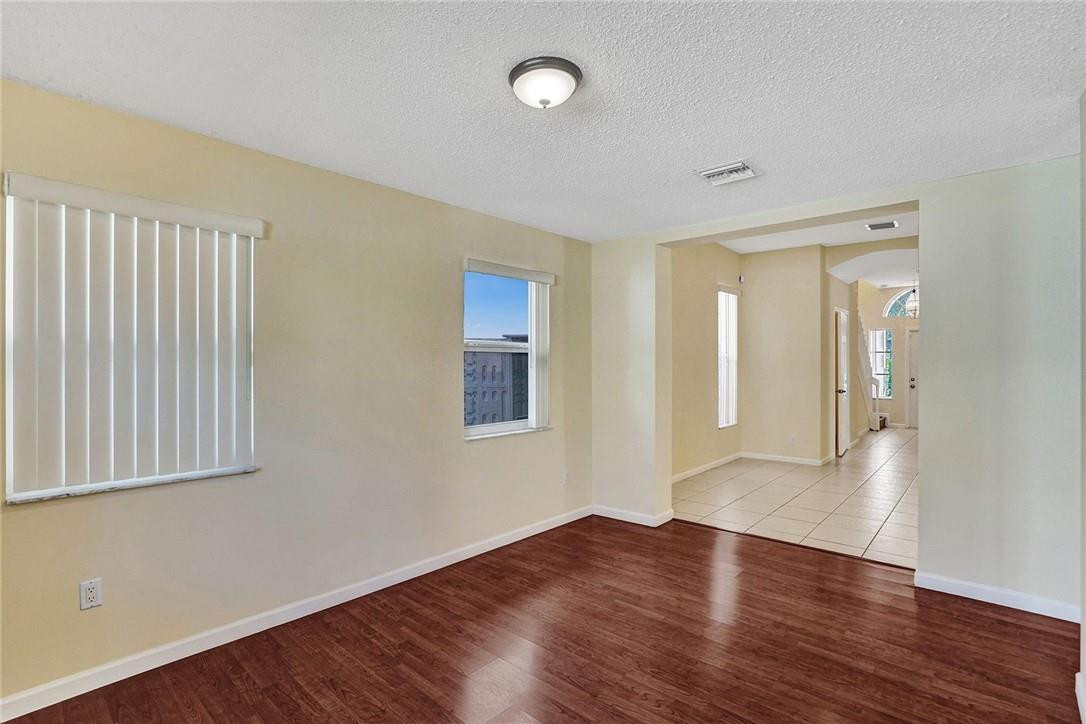 LYONS WEST - Residential