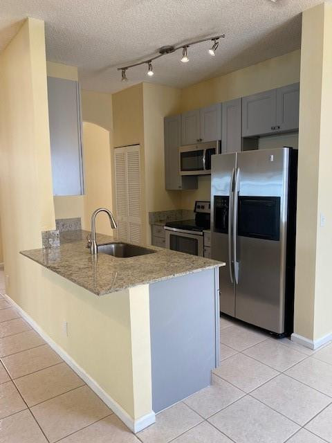 LYONS WEST - Residential
