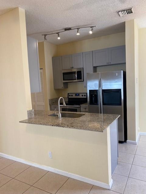 LYONS WEST - Residential
