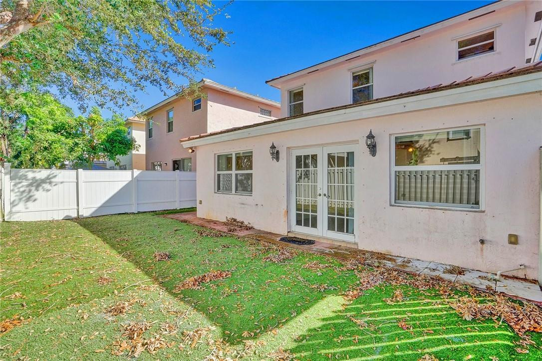 LYONS WEST - Residential