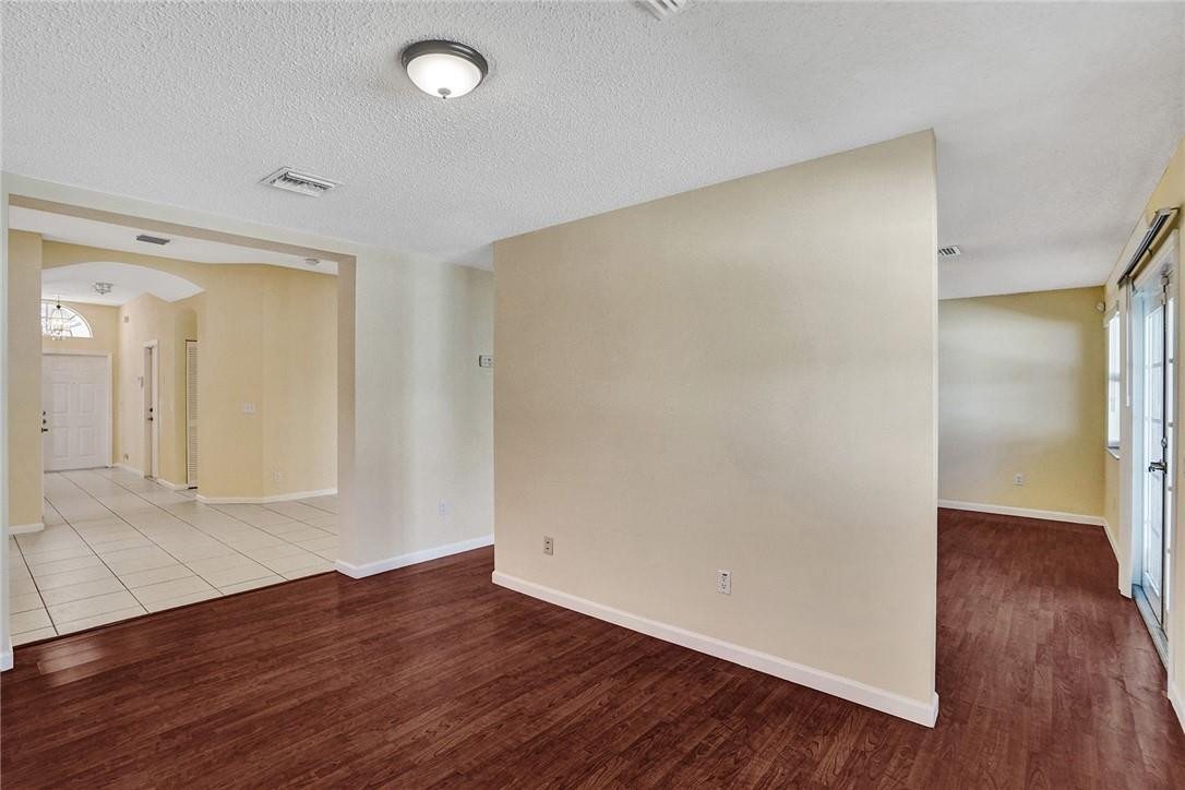 LYONS WEST - Residential