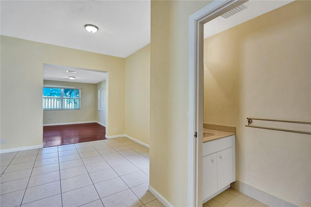 LYONS WEST - Residential