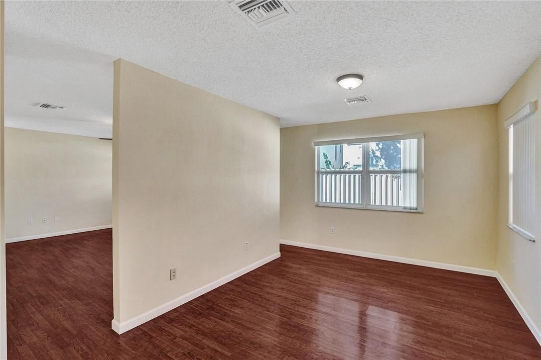 LYONS WEST - Residential