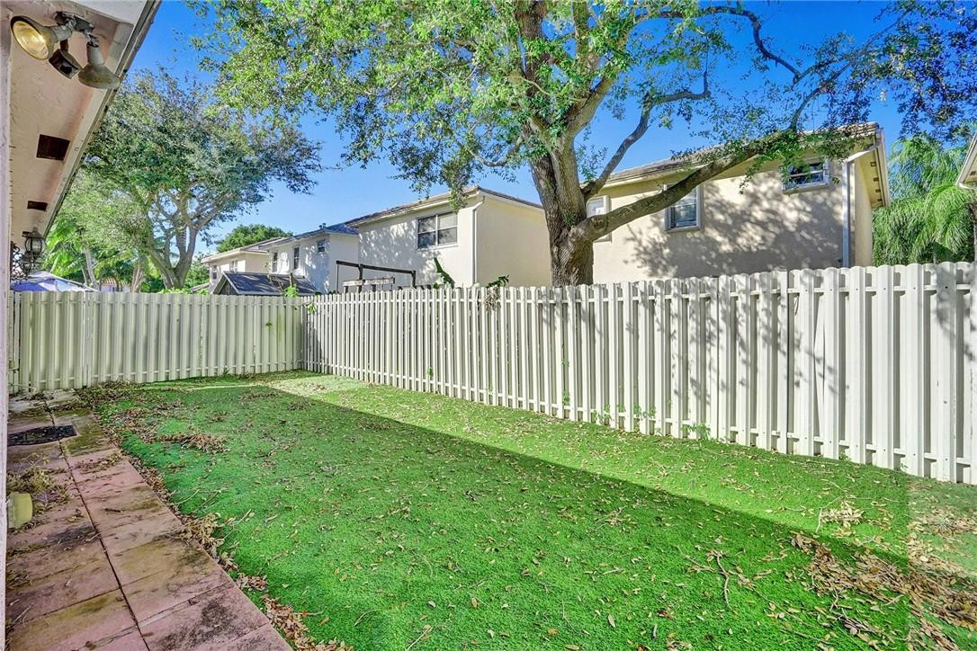 LYONS WEST - Residential