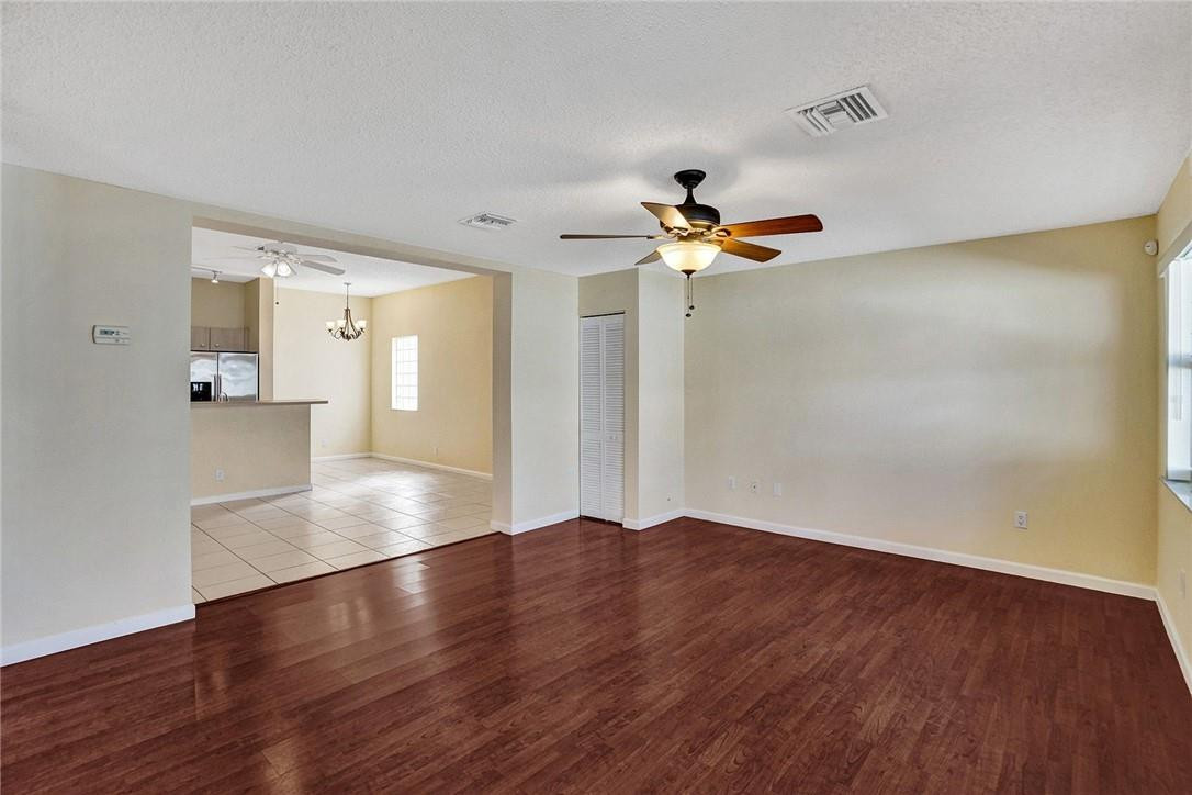 LYONS WEST - Residential