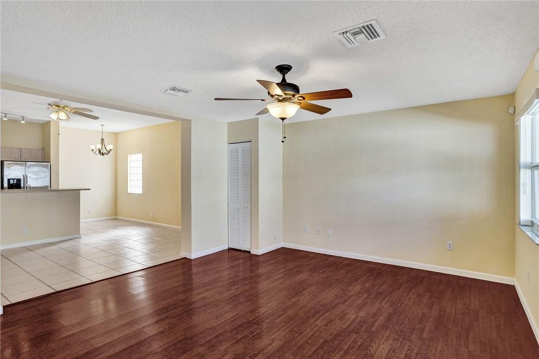 LYONS WEST - Residential