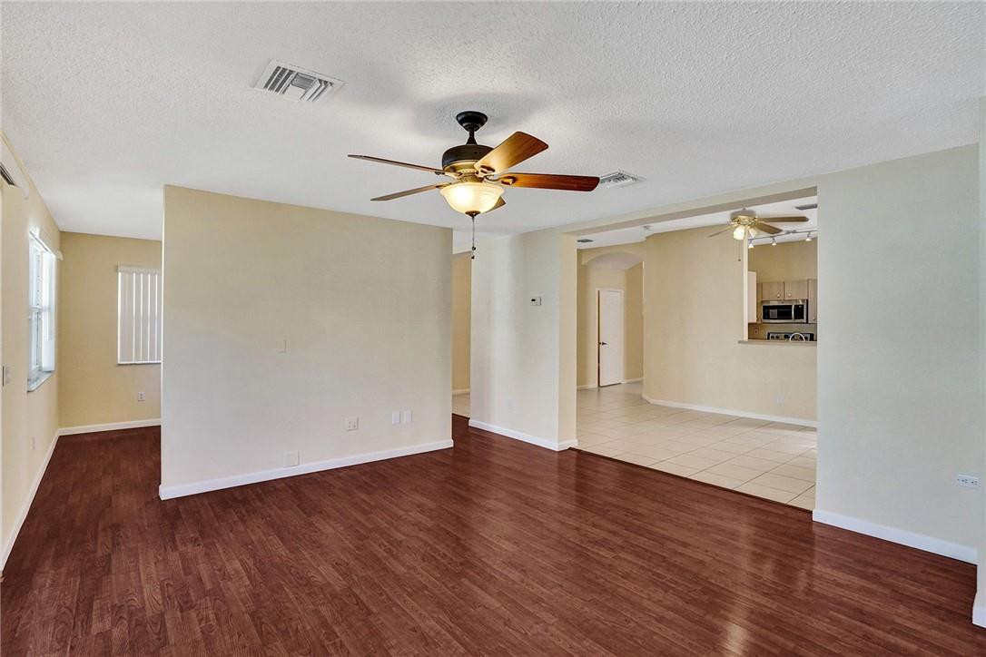 LYONS WEST - Residential
