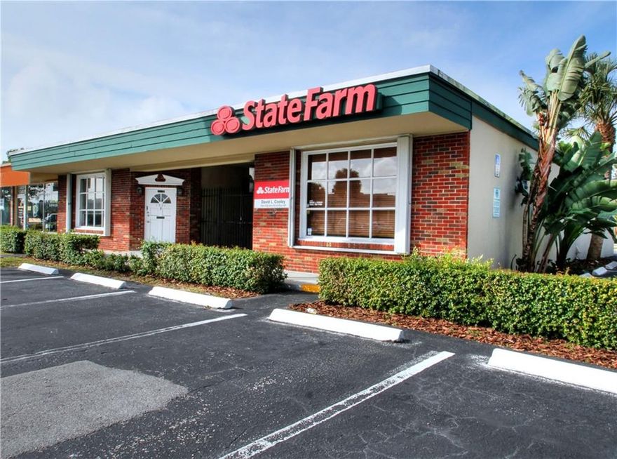 Excellent East Pompano location  between Atlantic Blvd and Cypress Creek Road. Easy access to ground floor unit with substantial parking. Very versatile floor plan has three private offices, a reception area, kitchen, two bathrooms and a storage area with a 220 electric line. Some plumbing lines to the individual offices. Wide variety of DENTAL, Medical, Professional or Retail uses allowed. Pompano B3 Zoning. South unit available next to insurance office.