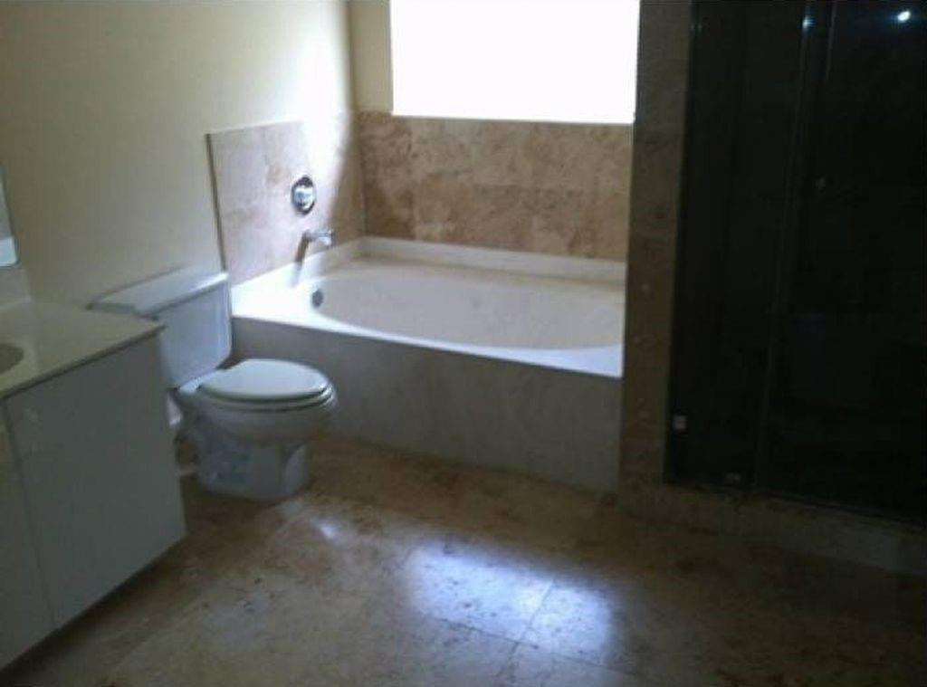 LAKES ON THE GREEN GLYNN WEST 3 - Residential Lease