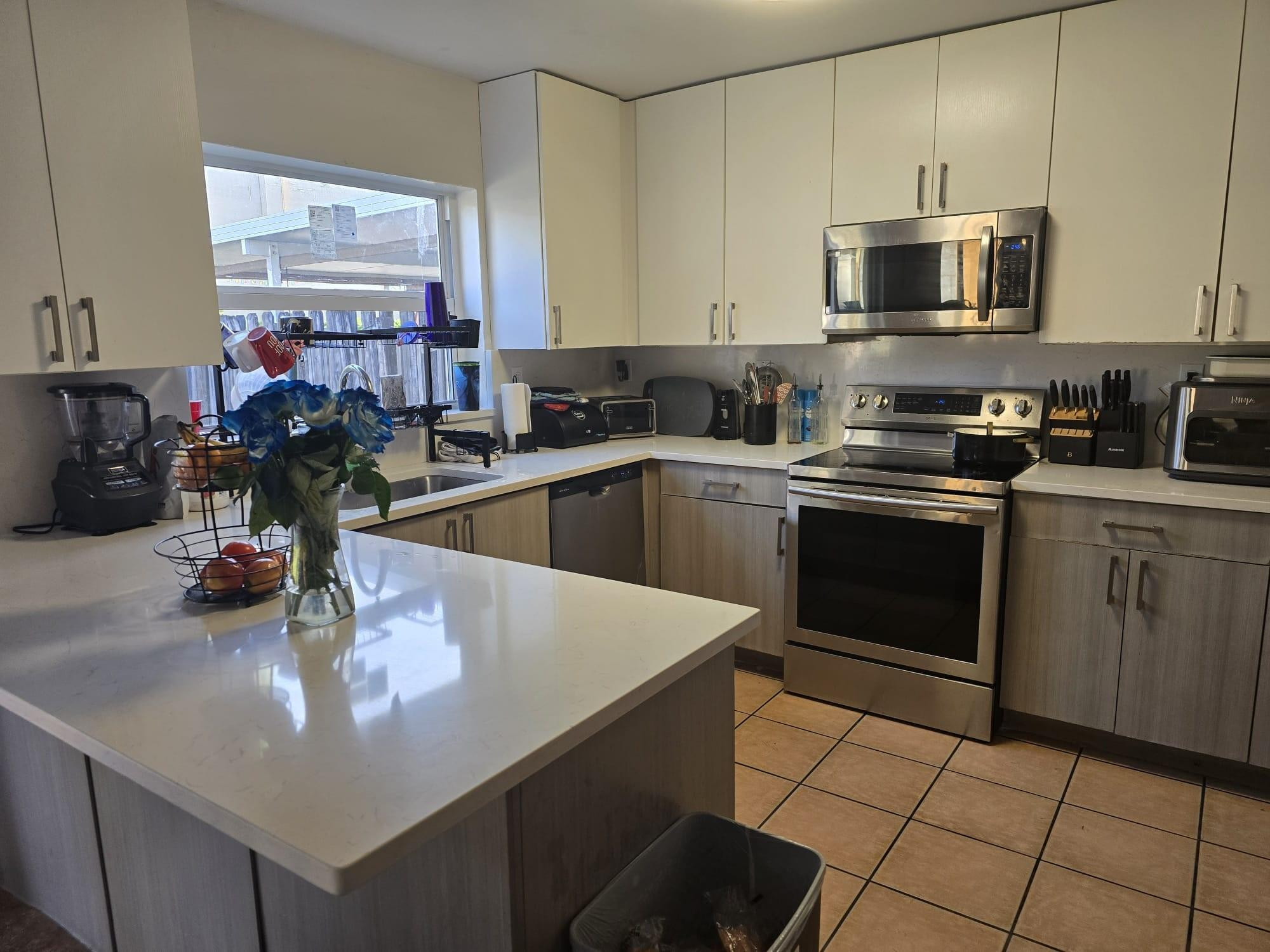 LAKES ON THE GREEN GLYNN WEST 3 - Residential Lease