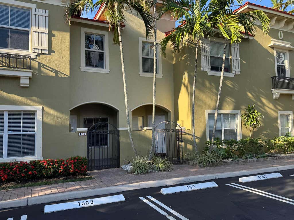 Photo of 162 Lake Monterey Circle, Boynton Beach, FL 33426 (MLS # B26057724)