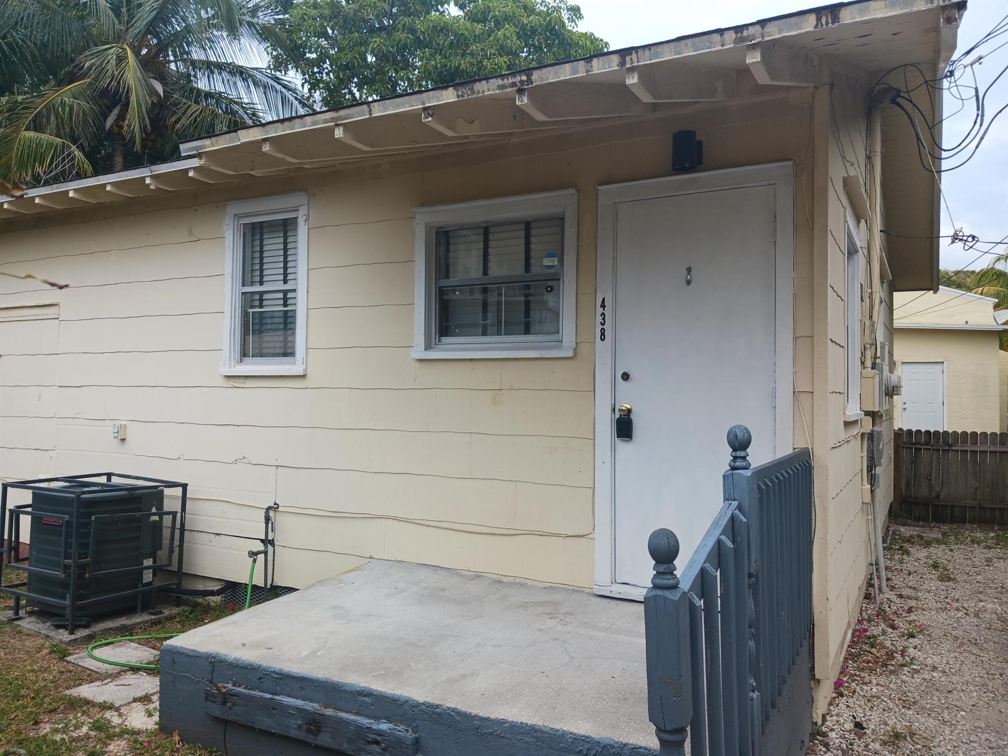 Excellent work at home situation! Quaint, private, 2/1 cottage with a fenced in yard, in Historic Old Northwood, is less than 5 minutes from the Royal Poinciana Bridge onto Palm Beach. Off street gated parking, central A/C, washer/dryer, updated kitchen, wood floors in the living area and new carpet in the bedrooms.