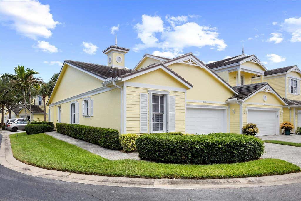 Photo of 801 Mariner Bay BLVD, Fort Pierce, FL 34949 (MLS # B26041419)