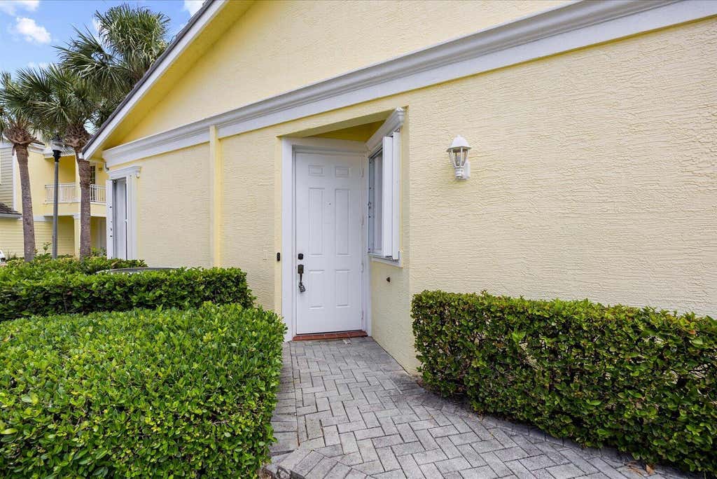 Photo of 801 Mariner Bay BLVD, Fort Pierce, FL 34949 (MLS # B26041419)