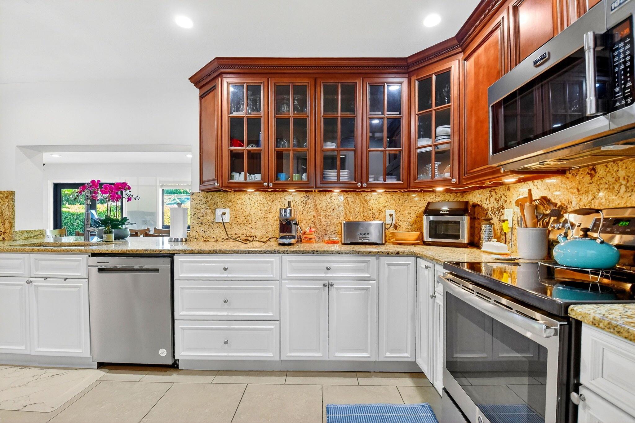 PINE VILLAS 10 - Residential