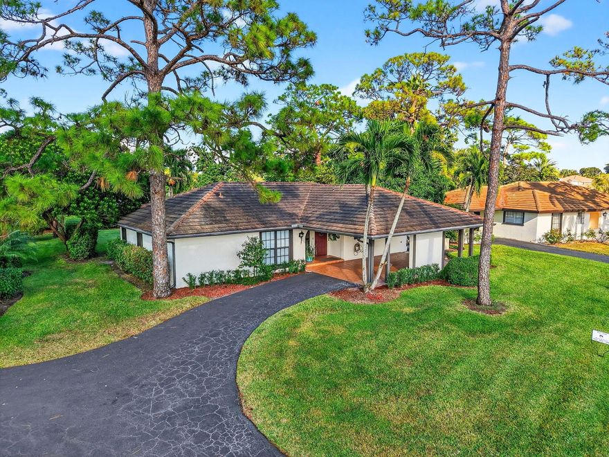 Discover this 3 bedroom 2 bath home located in the highly  sought-after city of Atlantis, a beautifully maintained golf course community. Golf membership is Not required. This inviting residence features a comfortable, well-designed layout with bright living spaces perfect for every day living and entertaining.