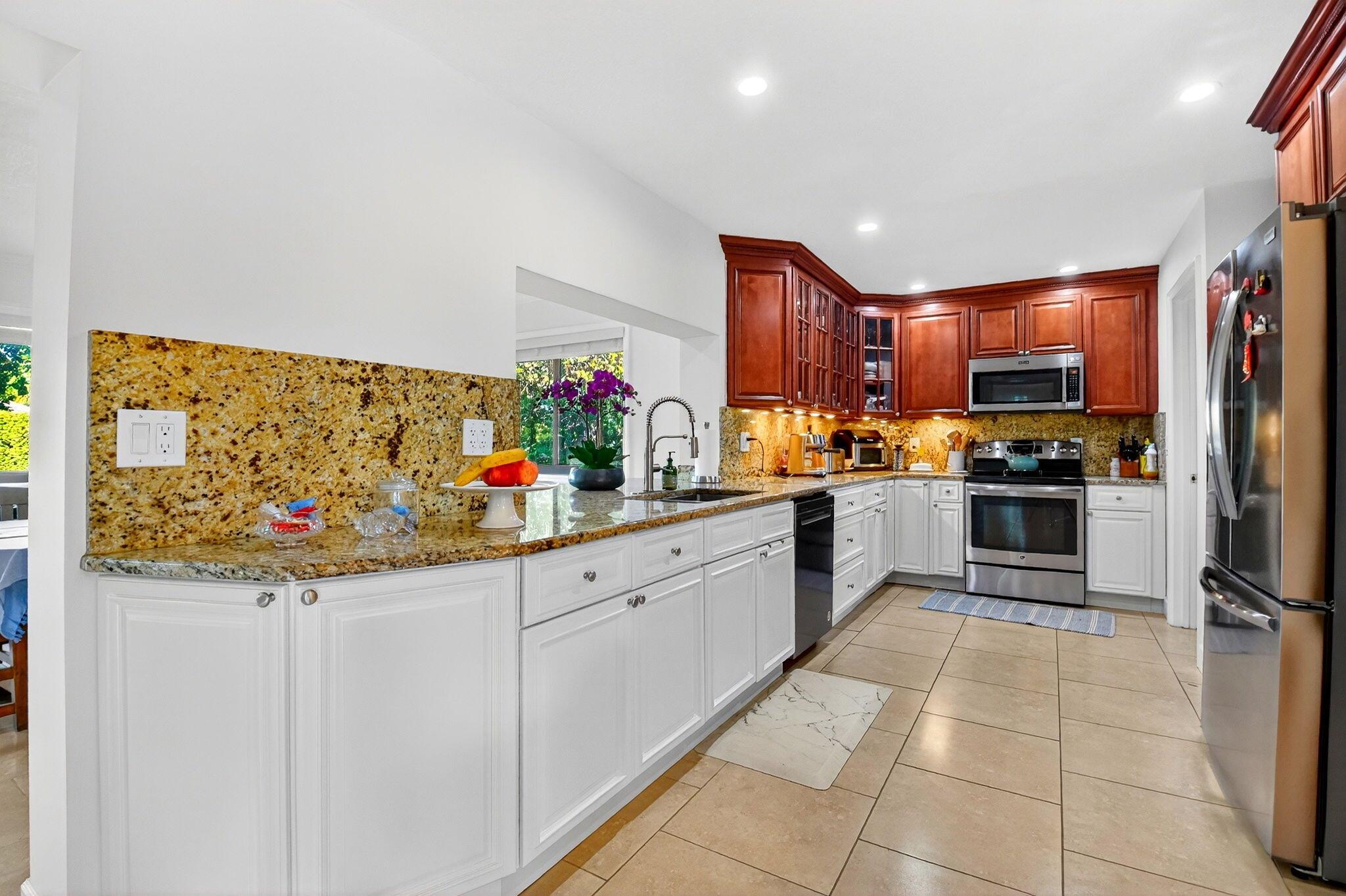 PINE VILLAS 10 - Residential