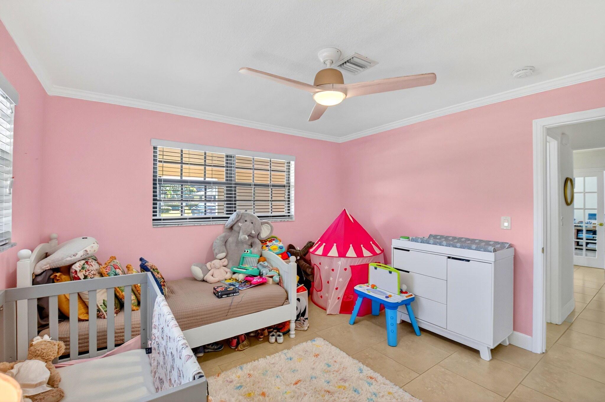 PINE VILLAS 10 - Residential