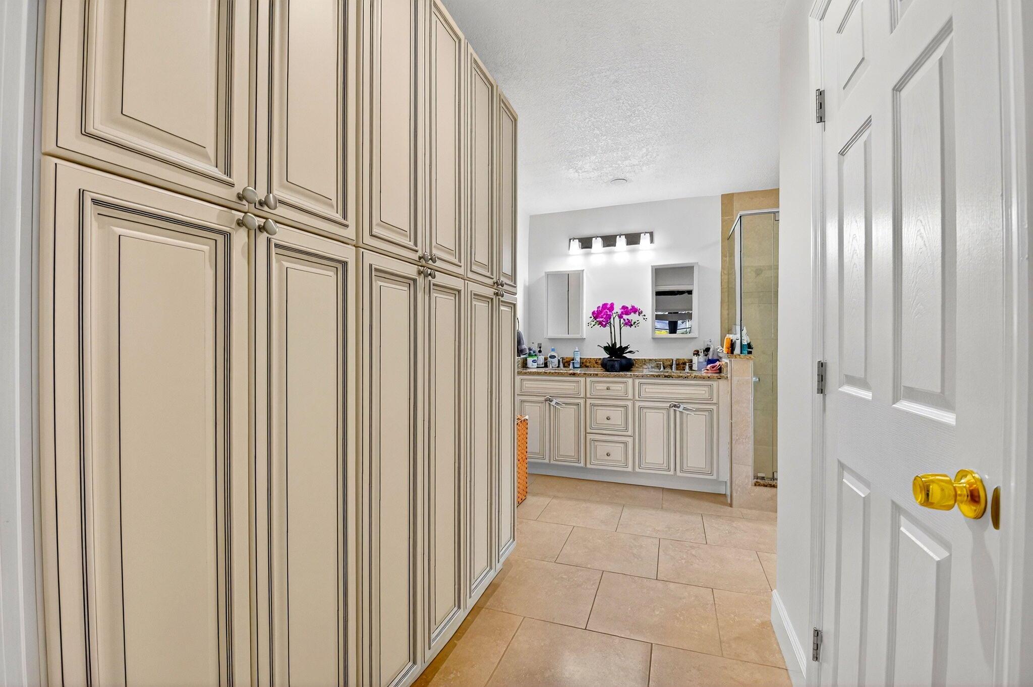 PINE VILLAS 10 - Residential