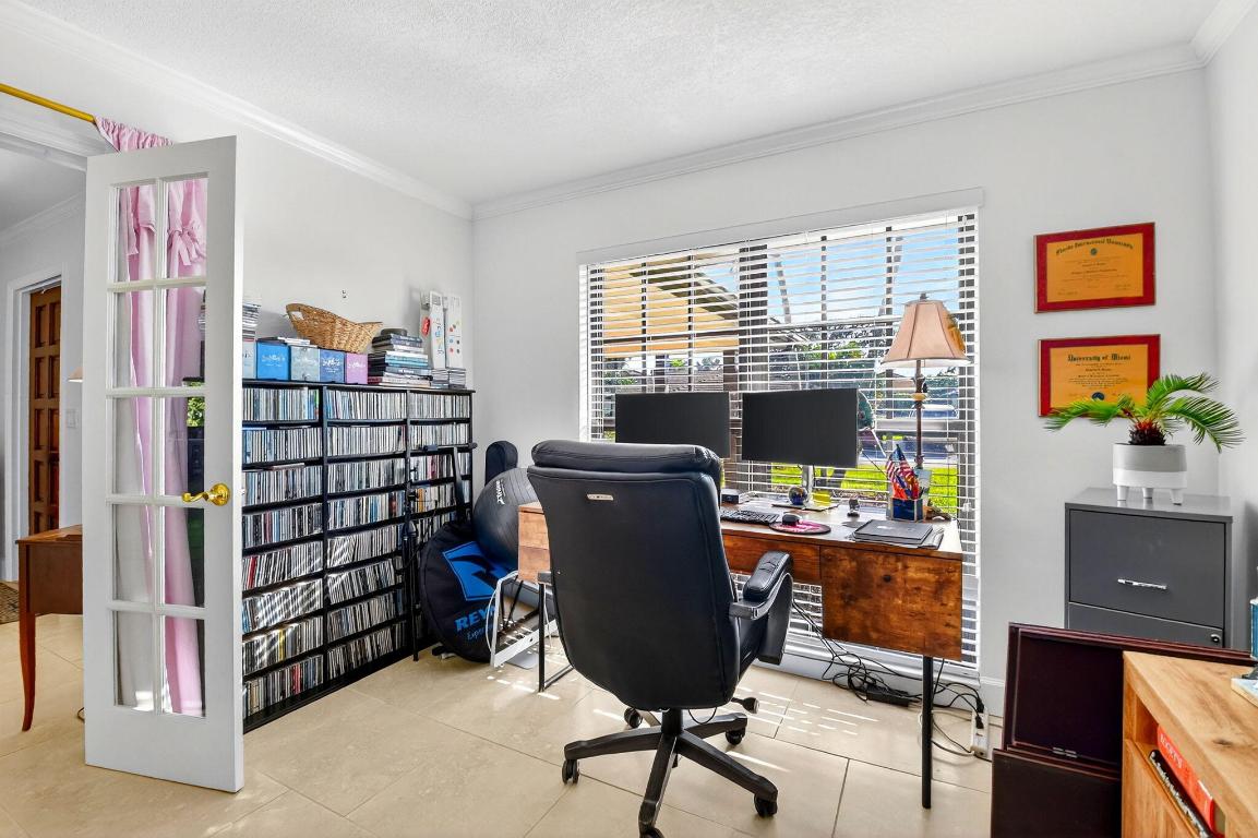 PINE VILLAS 10 - Residential