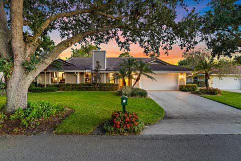 Photo of 10 Bentwood Road, Palm Beach Gardens, FL 33418 (MLS # B26041193)