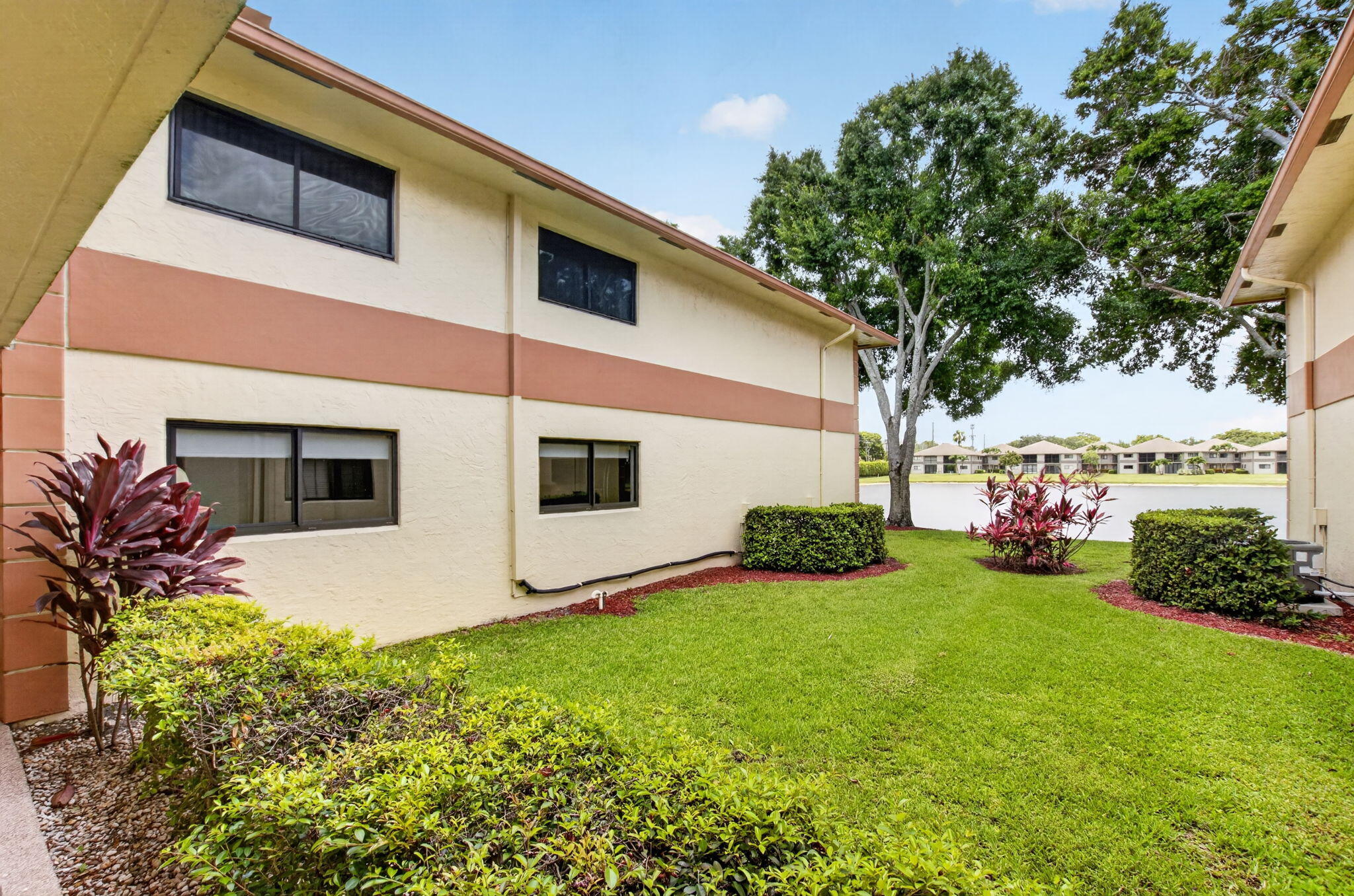 View photos, virtual tours, details... 15401 Pembridge Avenue 15