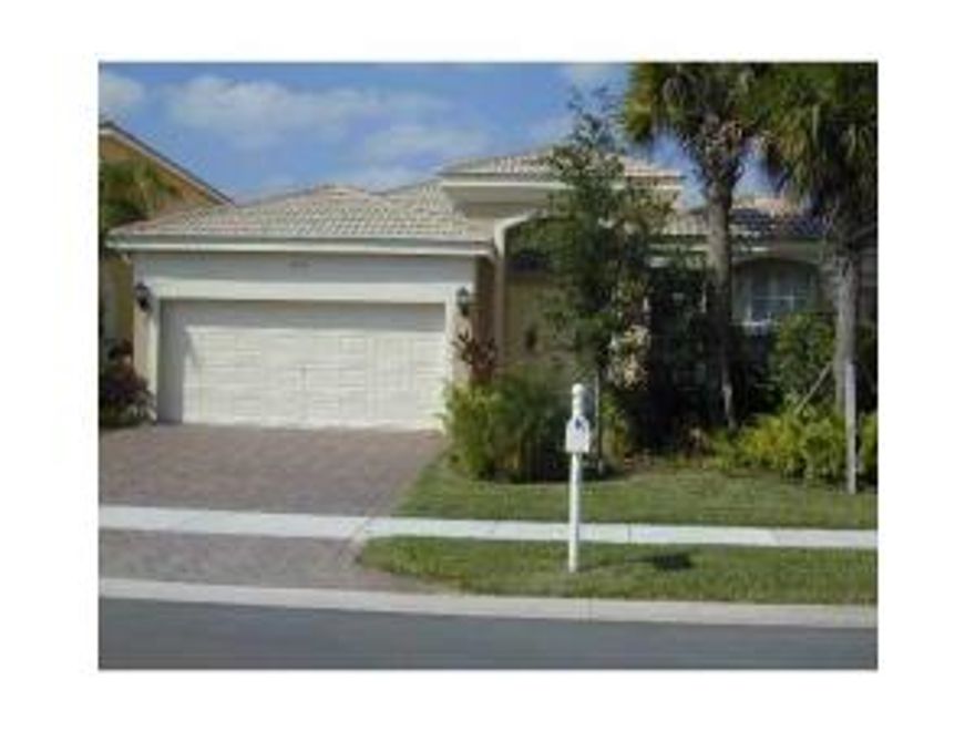 FURNISHED RENTAL. LAKEFRONT HOME. CENTRALLY LOCATED IN THE LUXURY COMMUNITY OF ISOLA BELLA. *4TH BEDROOM IS BEING USED FOR STORAGE.