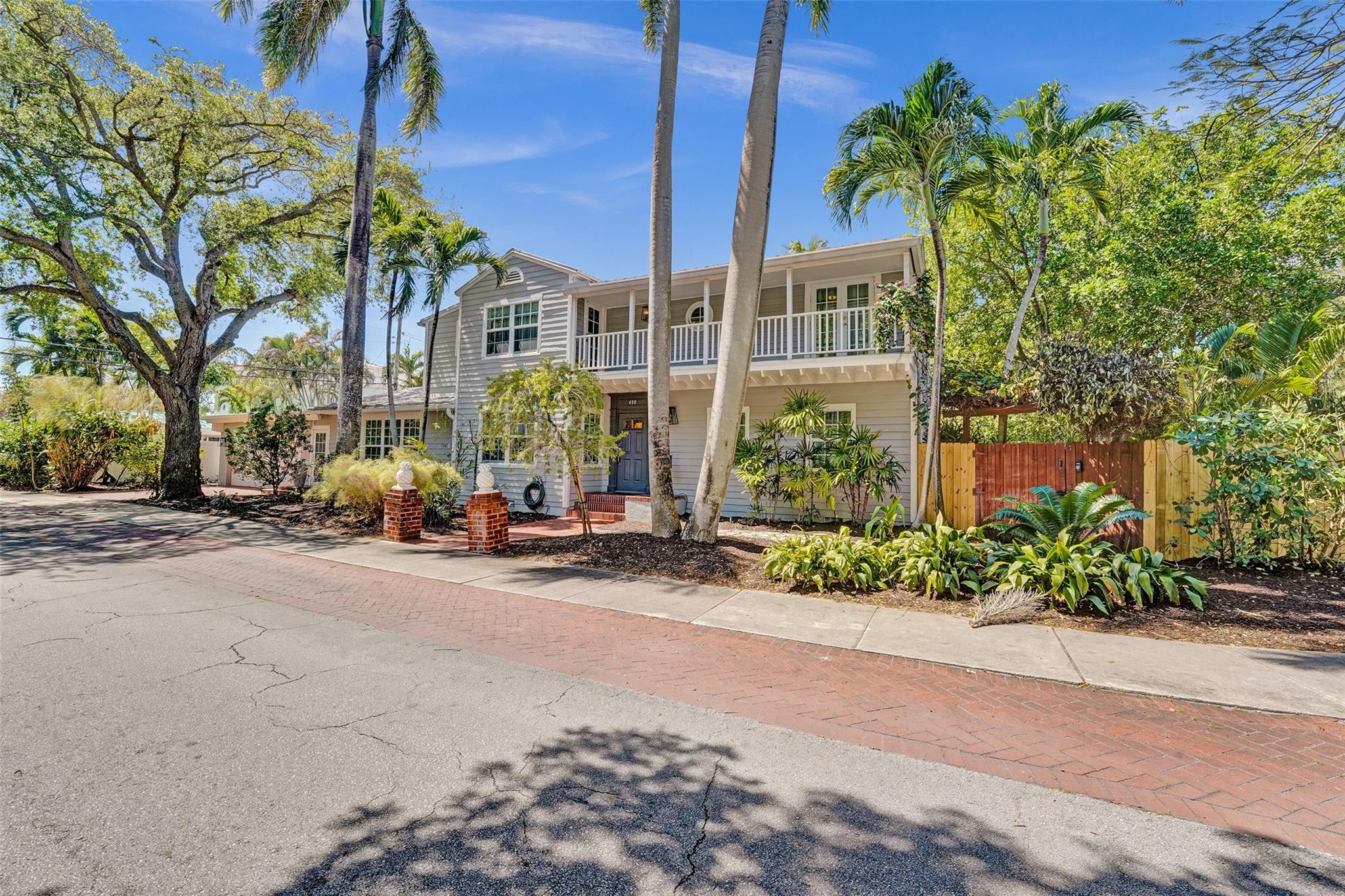 DON’T MISS THIS RARE OPPORTUNITY IN DESIRABLE VICTORIA PARK! A 12,366SQFT CORNER LOT! LOCATED ON A BEAUTIFUL TREE LINED STREET! CLOSE TO LAS OLAS AND DOWNTOWN! THERE IS CURRENTLY A 4 BED, 3.5 BATH, POOL HOME WITH 2 CAR GARAGE ON THE PROPERTY.