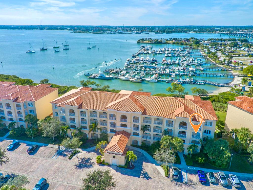 HARBOUR ISLE AT HUTCHINSON ISLAND WEST, A CONDOMIN - Residential