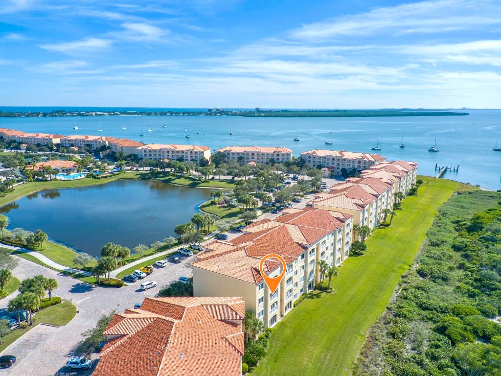 HARBOUR ISLE AT HUTCHINSON ISLAND WEST, A CONDOMIN - Residential