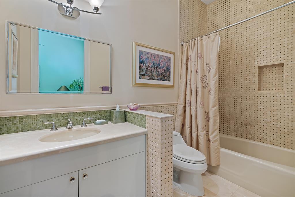 ADMIRALS COVE - Residential