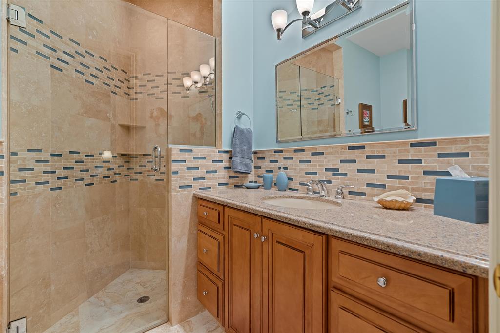 ADMIRALS COVE - Residential