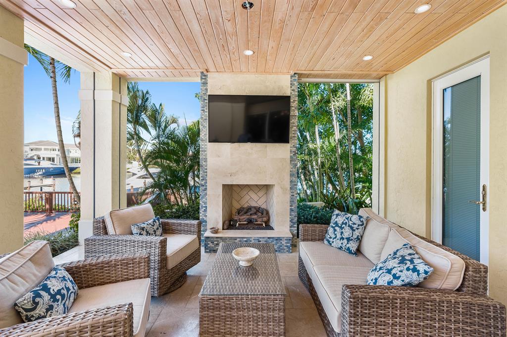 ADMIRALS COVE - Residential