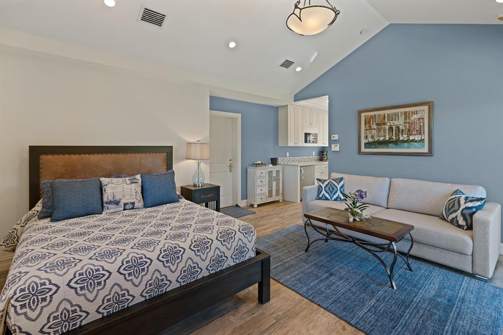 ADMIRALS COVE - Residential