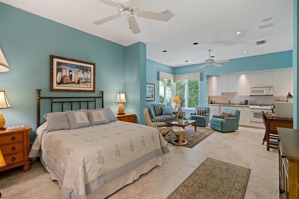 ADMIRALS COVE - Residential