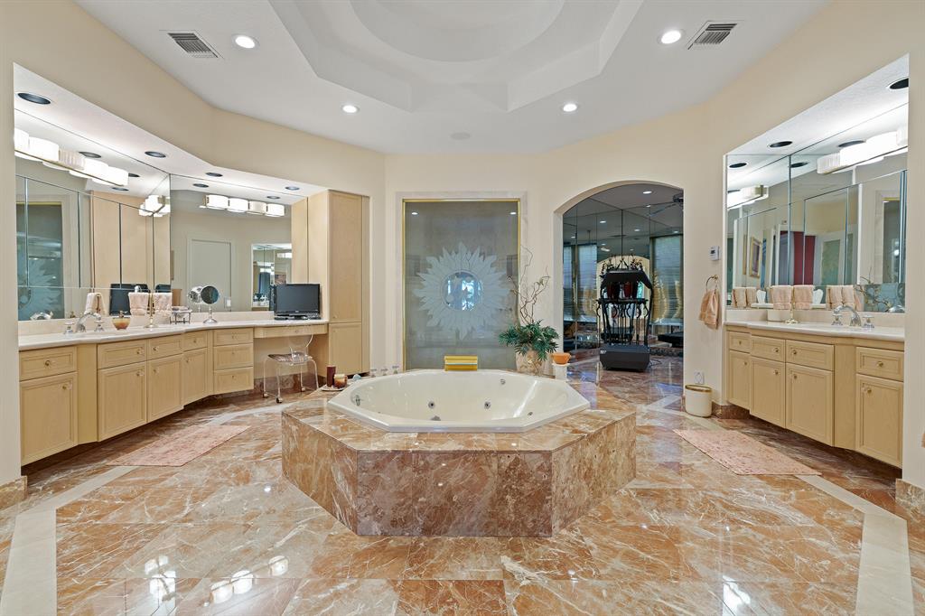 ADMIRALS COVE - Residential