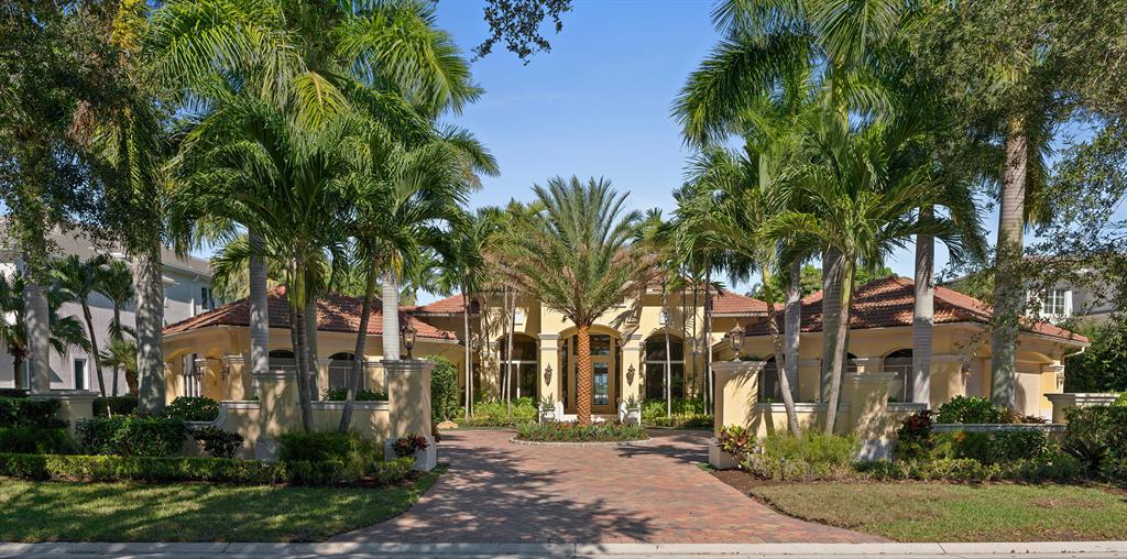 ADMIRALS COVE - Residential