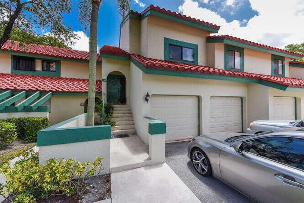 Photo of 14 Lexington Lane Ln E #G, Palm Beach Gardens, FL 33418 (MLS # R10823758)