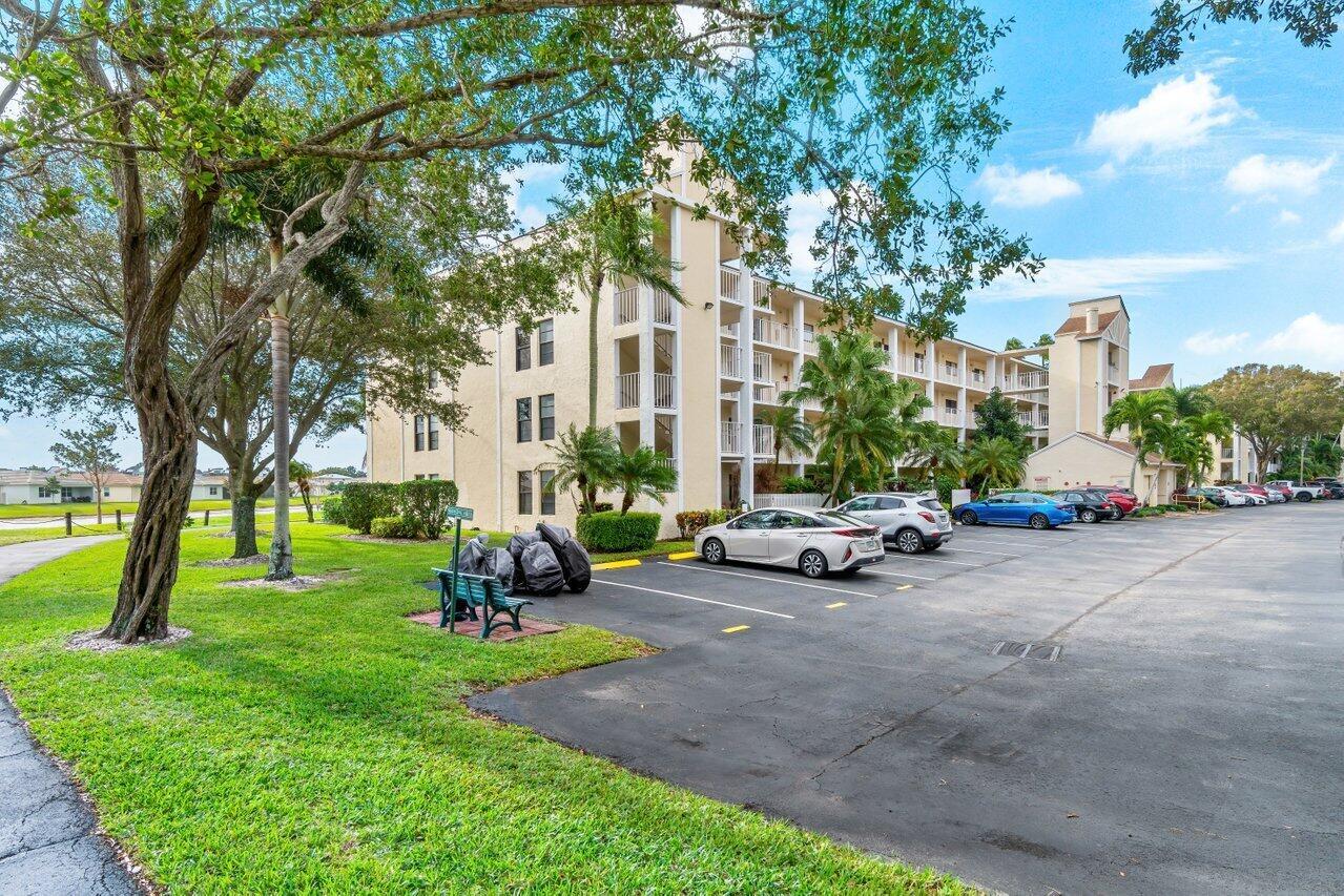 HUNTINGTON LAKES SEC FIVE CONDOS - Residential