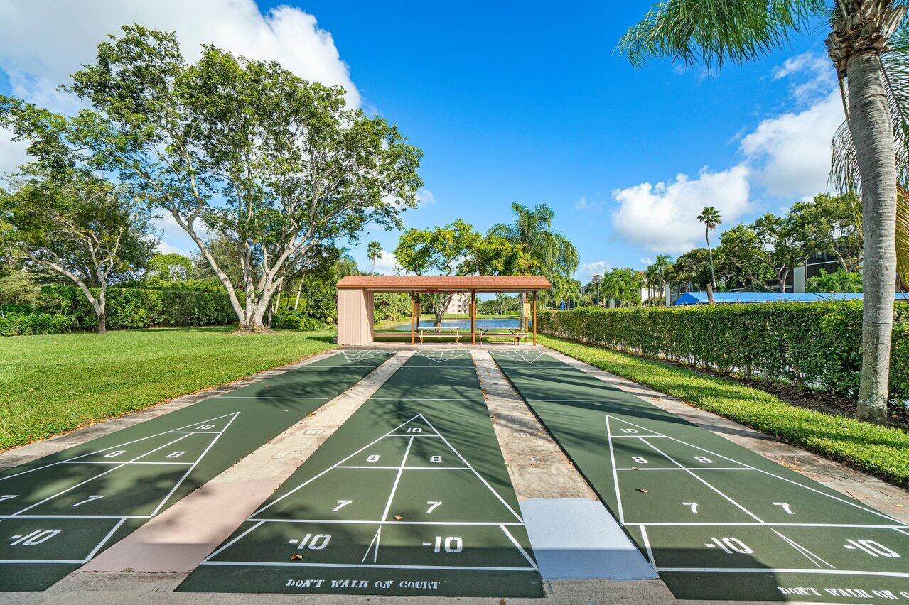 HUNTINGTON LAKES SEC FIVE CONDOS - Residential