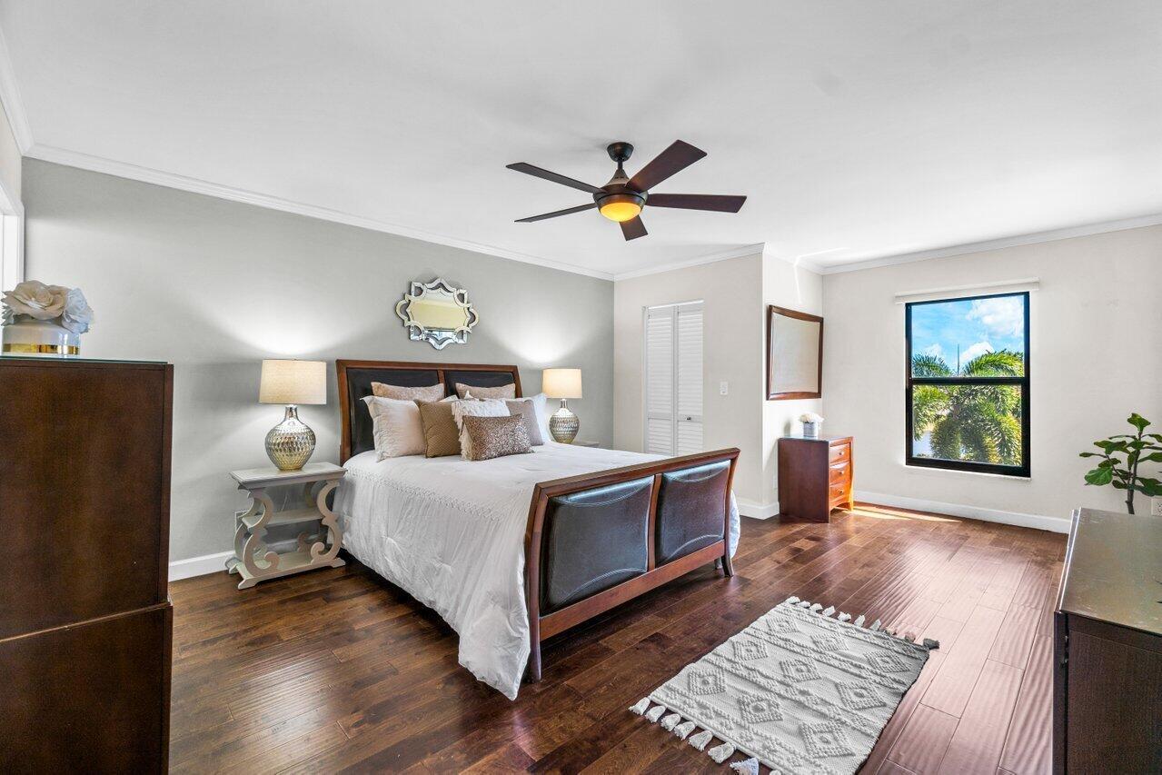 HUNTINGTON LAKES SEC FIVE CONDOS - Residential